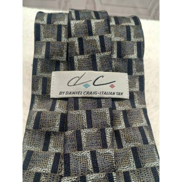 DC By Daniel Craig Italian Silk Men's Tie Gray/Black Geometric Texture Long - Picture 1 of 10
